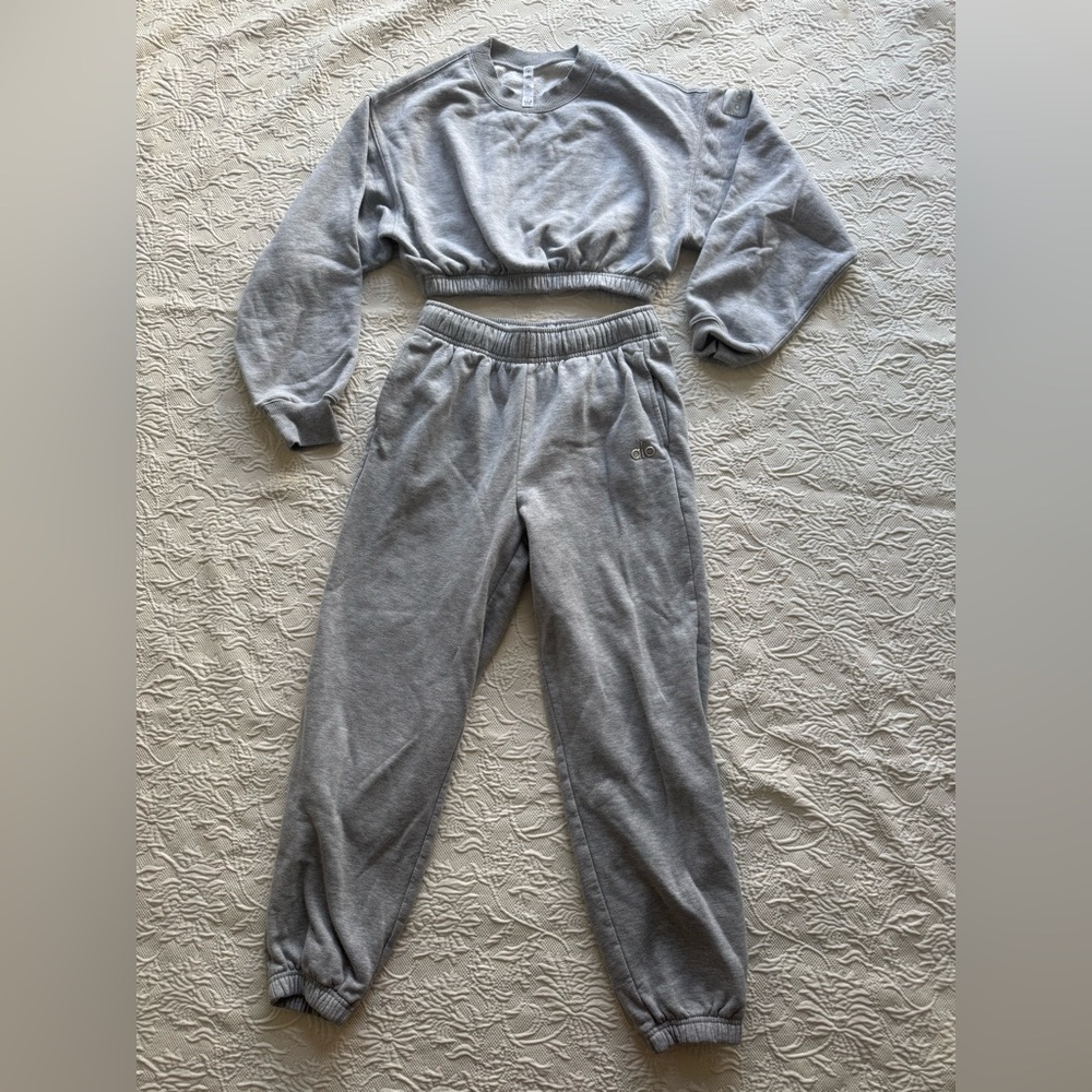Alo Yoga Accolade Sweat Set (Cropped Crewneck + Joggers) Athletic Heather Grey